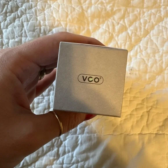 CO Gray Vitamin C Facial Serum with Red Accent - Picture 3 of 4